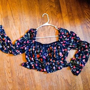 (L) SHEIN Long-Sleeved Floral Blouse Crop-top